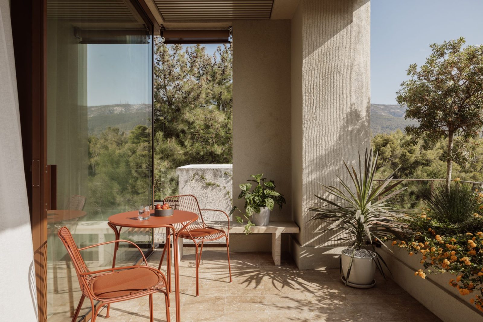 Lumen residence: Ένα σύγχρονο duplex θέτει νέους κανόνες για την αστική κατοίκηση στου Παπάγου