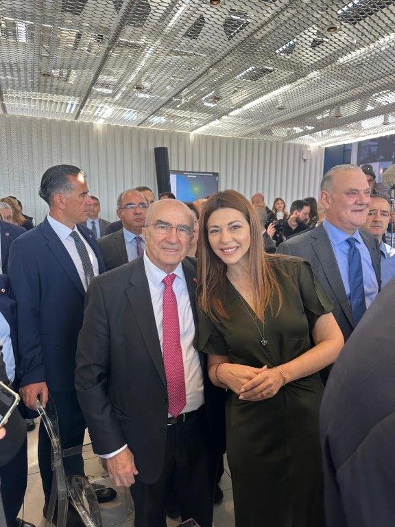 Ο Πρόεδρος του UNIC Athens, Καθηγητής Τάκης Σκανδαλάκηςμε την Υπουργό Παιδείας, Θρησκευμάτων και Αθλητισμού Σοφία
Ζαχαράκη,