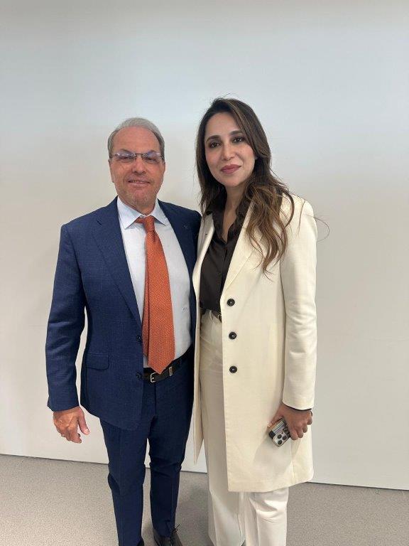 Ο Διευθύνων Σύμβουλος του HHG (Hellenic Healthcare Group)με την κυρία Shaista Asif, Co-Founder & Group CEO Pure Health Group