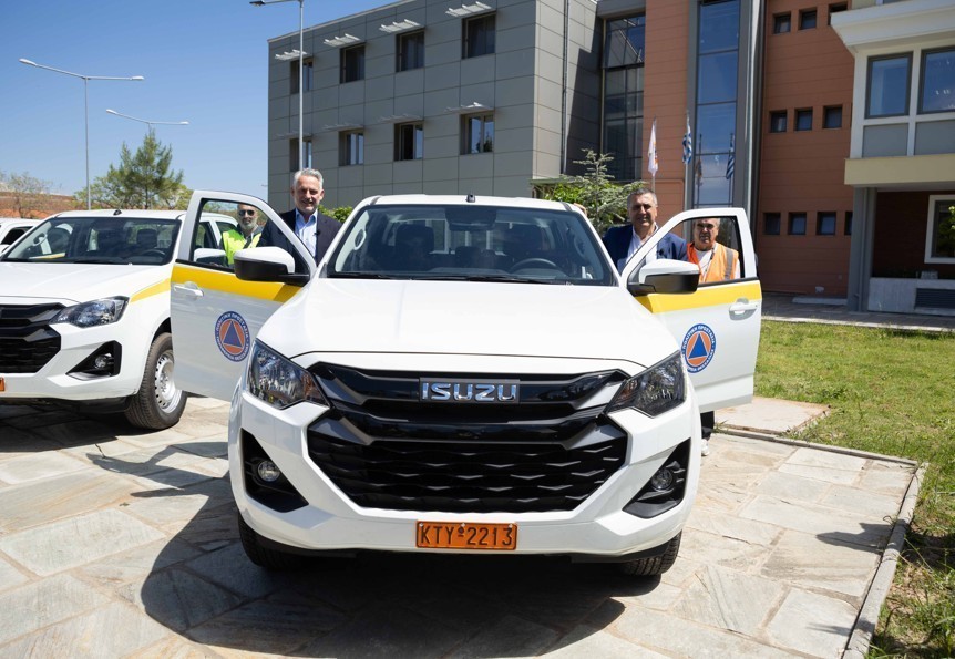 Ο Δημήτρης Μαζαράκης και ο Δημήτρης Κουρέτας στο Pick-Up 4WD ISUZU D-MAX