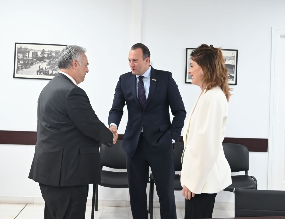 Αναπληρωτής Διευθύνων Σύμβουλος της ΟΛΠ Α.Ε., κ. Άγγελος Καρακώστας - Ο Πρέσβης της Γεωργίας στην Ελλάδα, κ. Levan Beridze - Η κα. Tamar Ioseliani, Αναπληρώτρια Υπουργό Οικονομίας και Βιώσιμης Ανάπτυξης της Γεωργίας