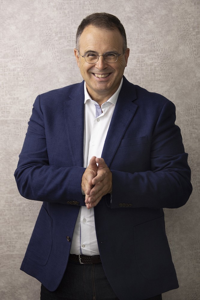 Bruce Whitfield, διεθνώς αναγνωρισμένος δημοσιογράφος, συγγραφέας και ομιλητής