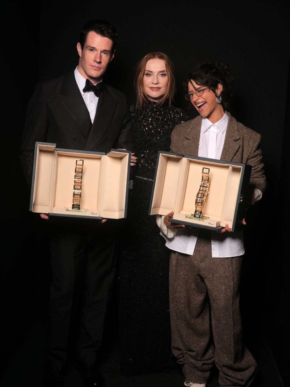H Isabelle Huppert με τους δύο νικητές του Trophee Chopard Odessa A’Zion και Connor Swindells