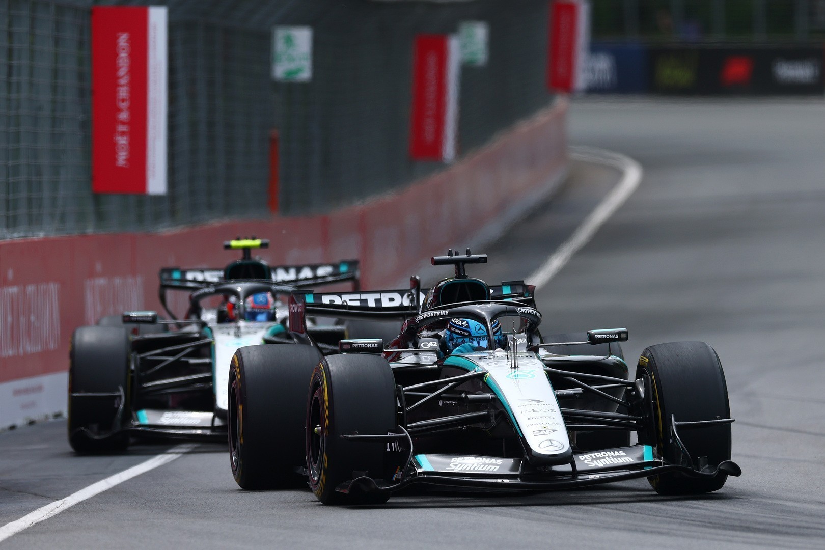 George Russell, (63) Mercedes AMG Petronas F1 Team W17 και Andrea Kimi Antonelli (12) Mercedes AMG Petronas F1 Team W17