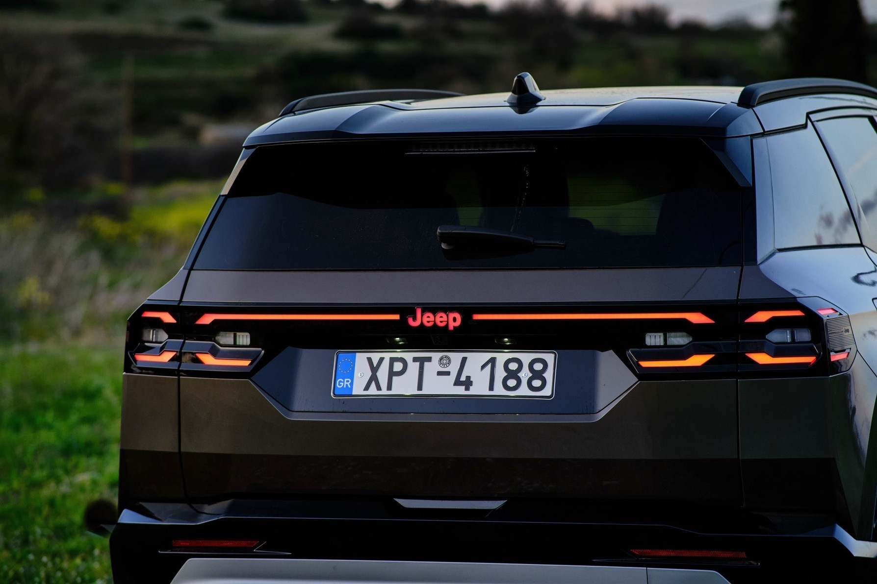 Jeep Compass: Επιβλητική σχεδίαση