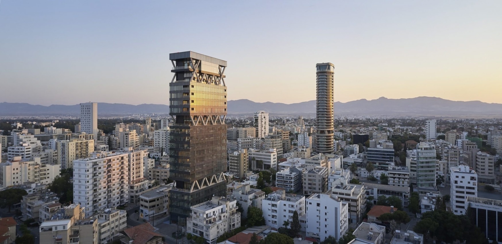 &Omicron;&iota; &mu;&epsilon;&gamma;ά&lambda;&omicron;&iota; &pi;&alpha;ί&kappa;&tau;&epsilon;&sigmaf; &tau;&omicron;&upsilon; real estate &epsilon;&pi;&epsilon;&nu;&delta;ύ&omicron;&upsilon;&nu; &sigma;&epsilon; &tau;&omicron;&upsilon;&rho;&iota;&sigma;&tau;&iota;&kappa;ά &alpha;&kappa;ί&nu;&eta;&tau;&alpha; &kappa;&alpha;&iota; &phi;&iota;&lambda;&omicron;&xi;&epsilon;&nu;ί&alpha;