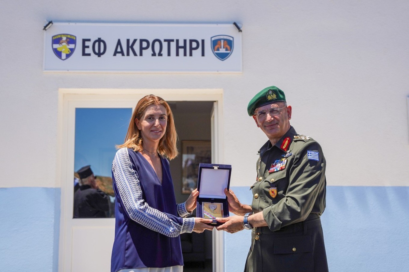 Η Πρόεδρός του Ιδρύματος κα Εύη Λαζού-Λασκαρίδη και ο Αρχηγός ΓΕΕΘΑ Στρατηγός Δημήτρης Χούπης