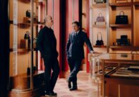 Από αριστερά προς δεξιά: Ο Pierre-Alexis Dumas και ο Axel Dumas στη νέα μπουτίκ - φωτογραφία: Alixe Lay