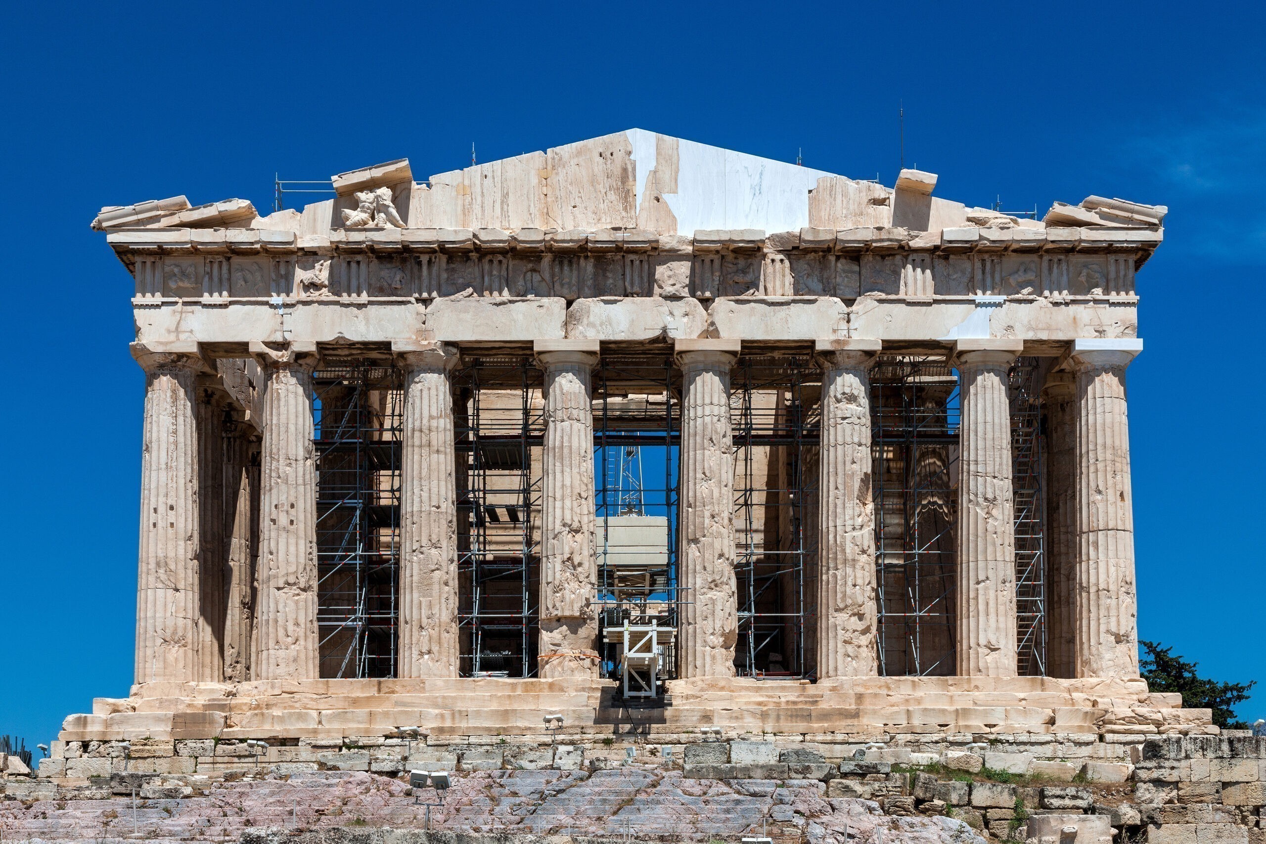 Το δυτικό αέτωμα του Παρθενώνα συμπληρωμένο μετά από 220 χρόνια