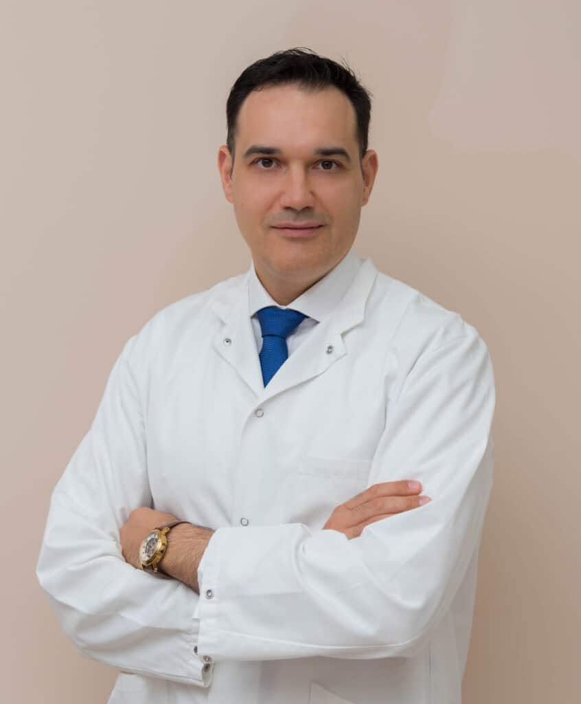 Αριστοτέλης Κεχαγιά, Χειρουργός, εξειδικευμένος στη ρομποτική και ελάχιστα επεμβατική χειρουργική, Διευθυντής Θ΄ Χειρουργικής Κλινικής Metropolitan General
