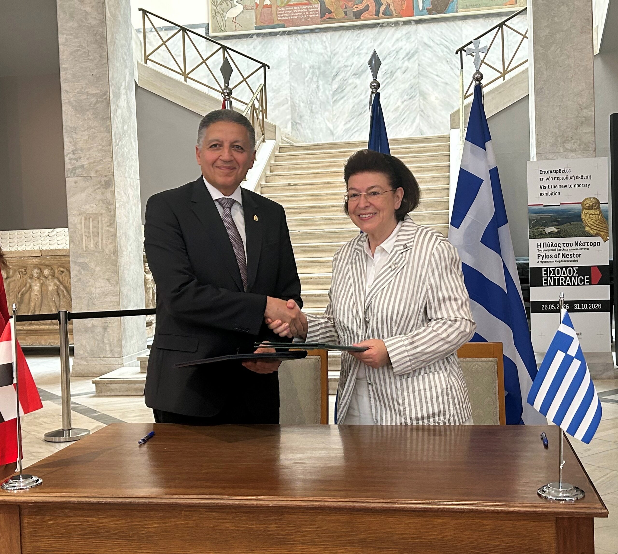 Η υπουργός Πολιτισμού Λίνα Μενδώνη με τον πρέσβη της Αραβικής Δημοκρατίας της Αιγύπτου στην Ελλάδα Ομάρ Άμερ Γιουσέφ