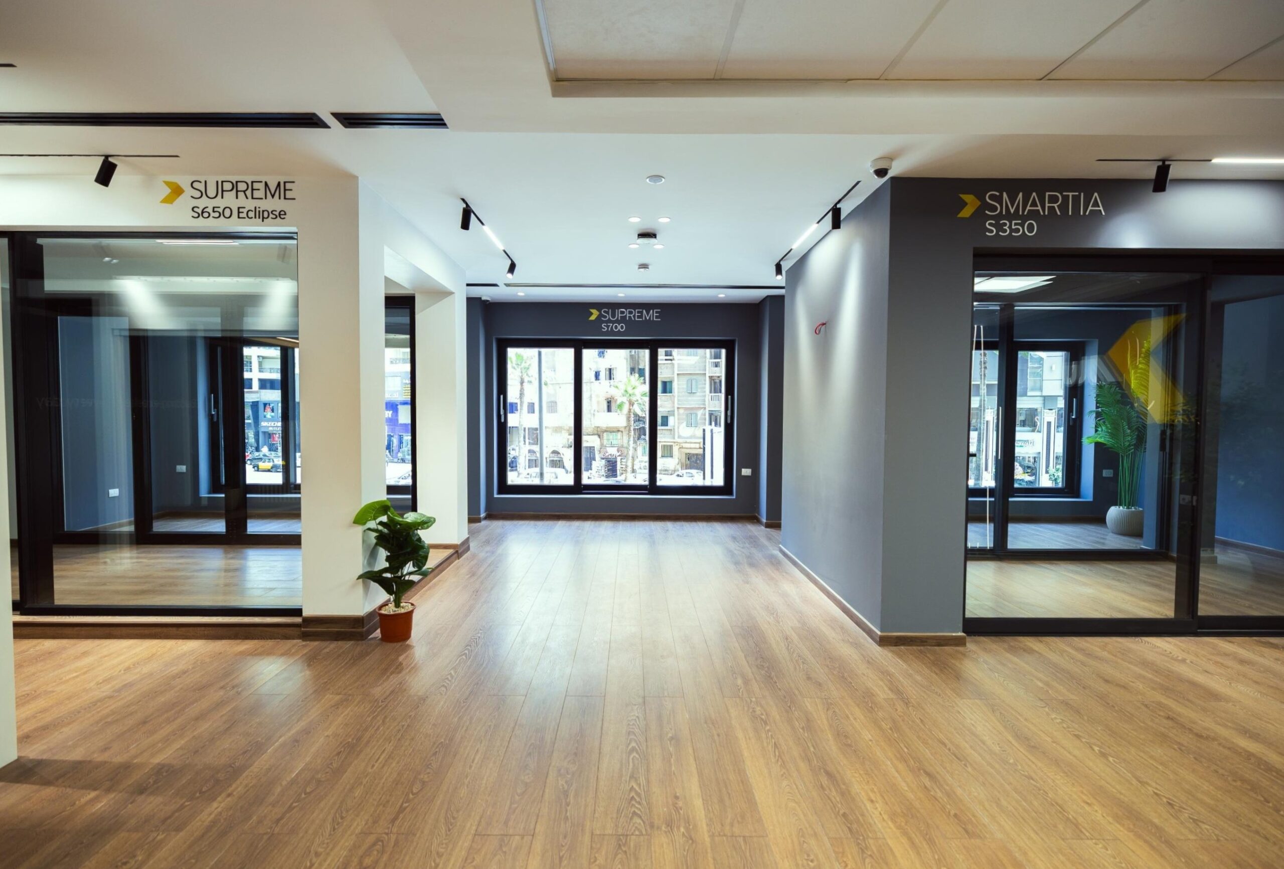 &Tau;&omicron; showroom &tau;&eta;&sigmaf; Alumil &sigma;&tau;&eta;&nu; &Alpha;&lambda;&epsilon;&xi;ά&nu;&delta;&rho;&epsilon;&iota;&alpha;