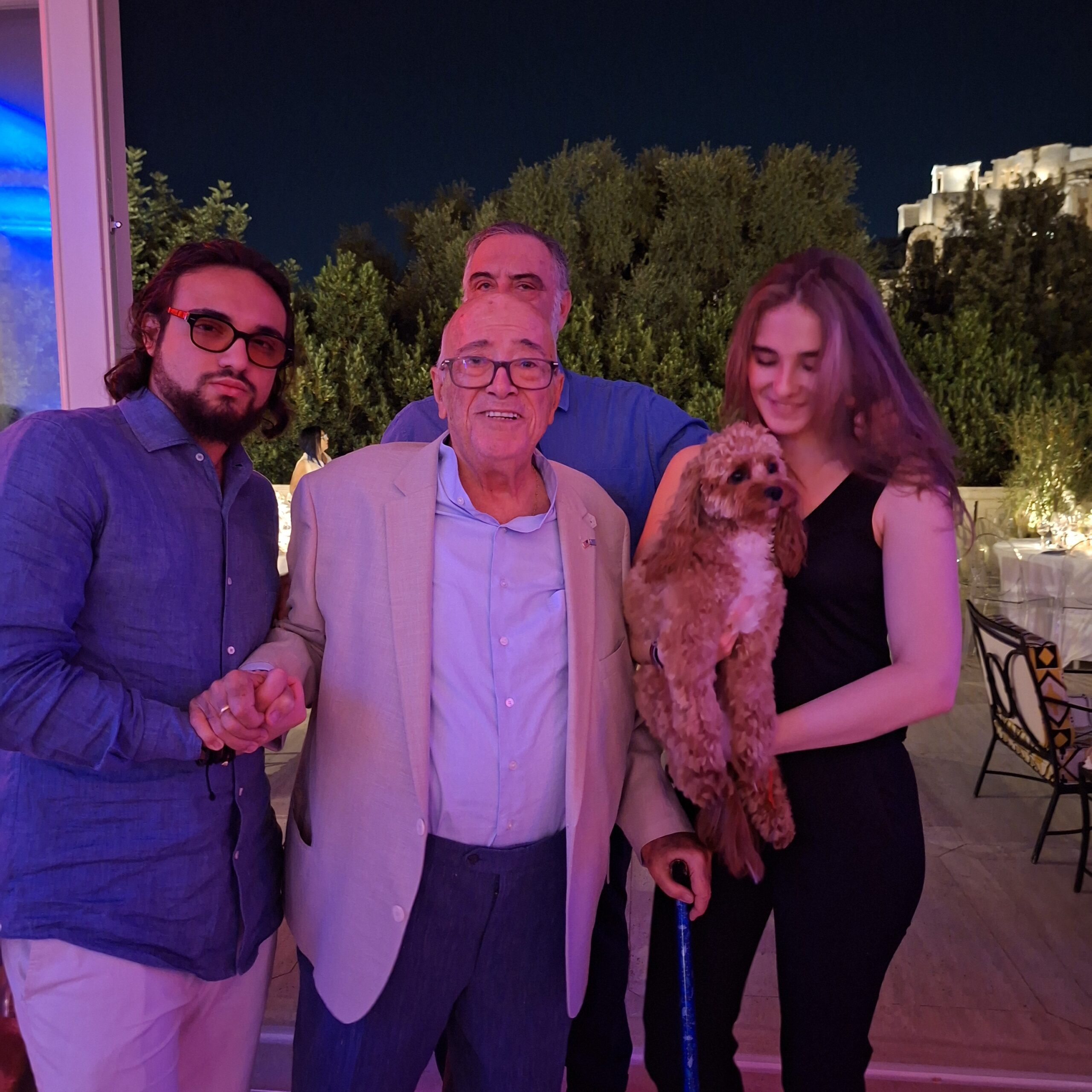 Η οικογένεια Τσάκου χαμογελάει στο κλικ του φακού μου