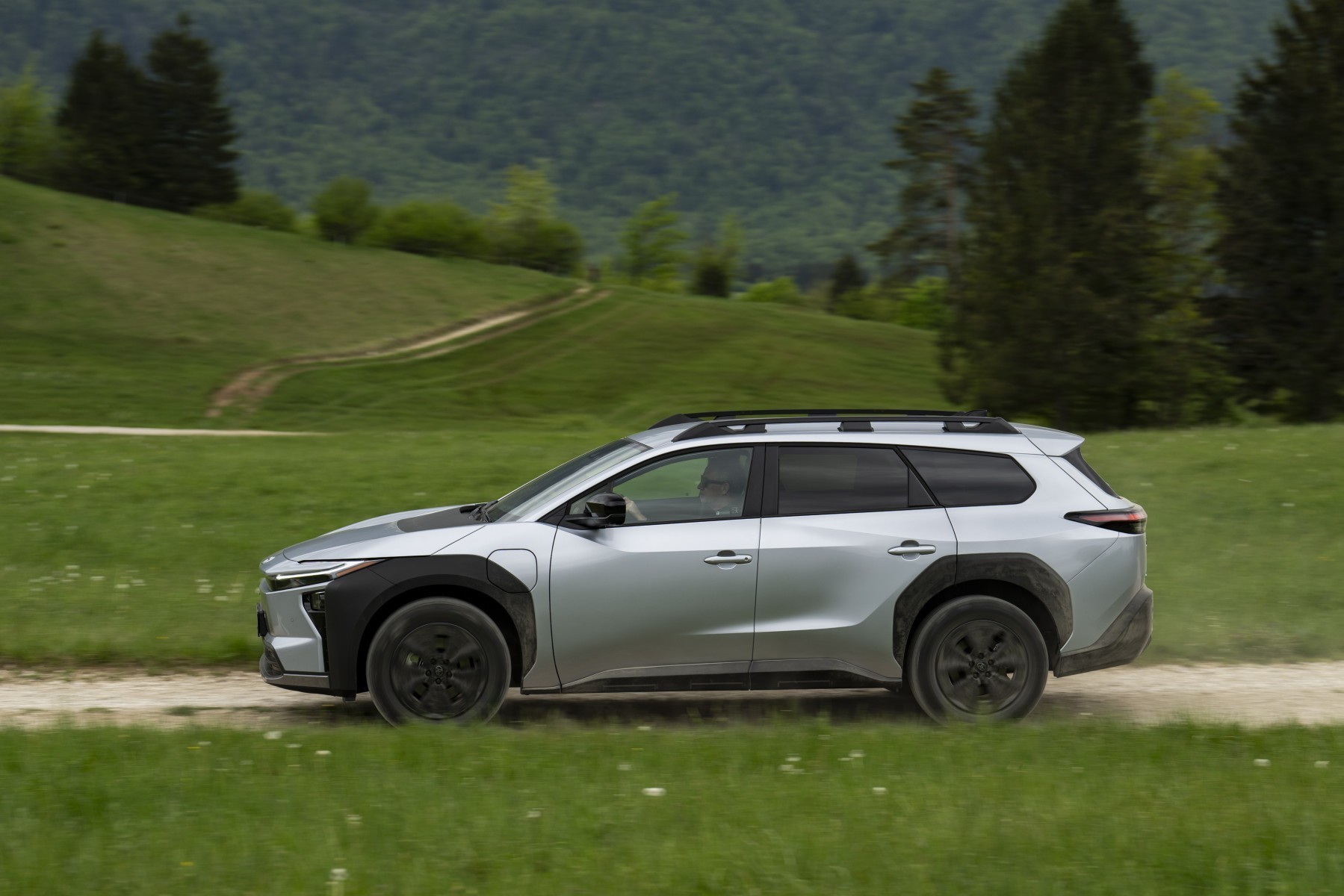 Toyota bZ4X Touring: &Alpha;&pi;&omicron;&delta;&omicron;&tau;&iota;&kappa;ό &kappa;&alpha;&iota; &alpha;&pi;&omicron;&tau;&epsilon;&lambda;&epsilon;&sigma;&mu;&alpha;&tau;&iota;&kappa;ό