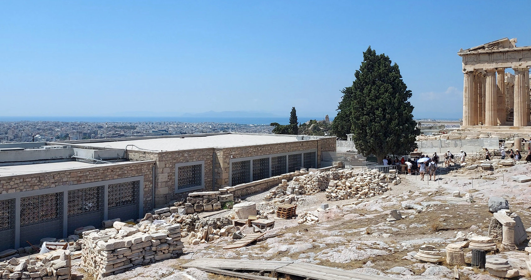 Το Παλαιό Μουσείο Ακρόπολης στα νοτιοανατολικά του Παρθενώνα