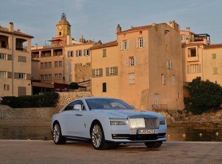 Στο Σεν Τροπέ με Rolls-Royce