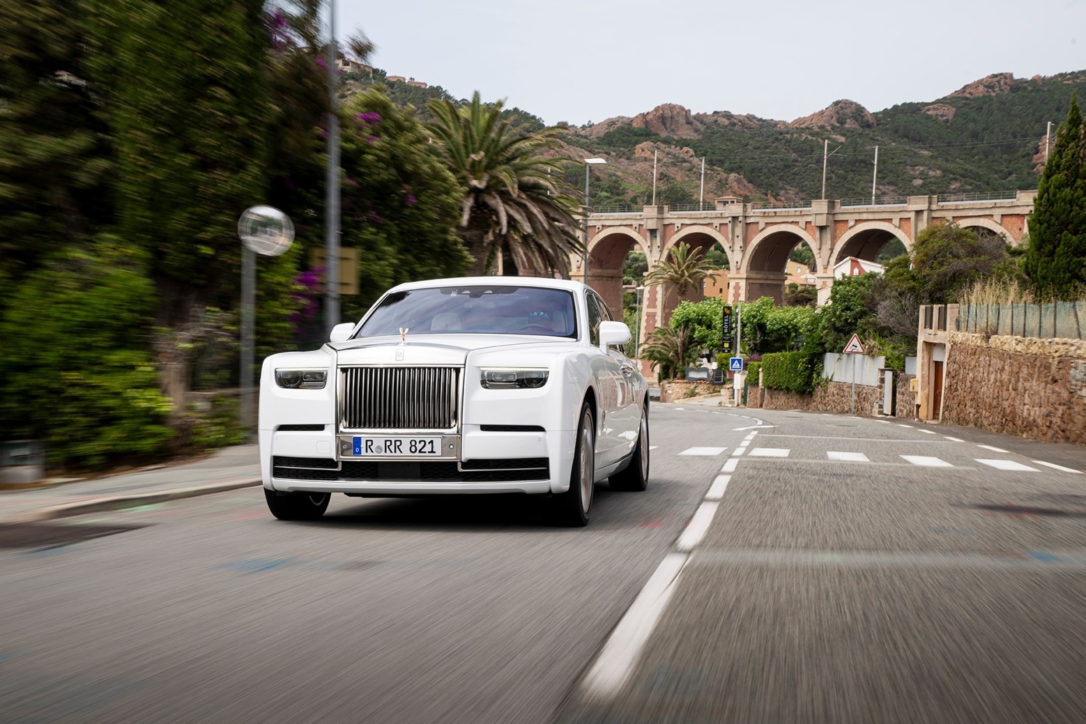 Στο Σεν Τροπέ με Rolls-Royce