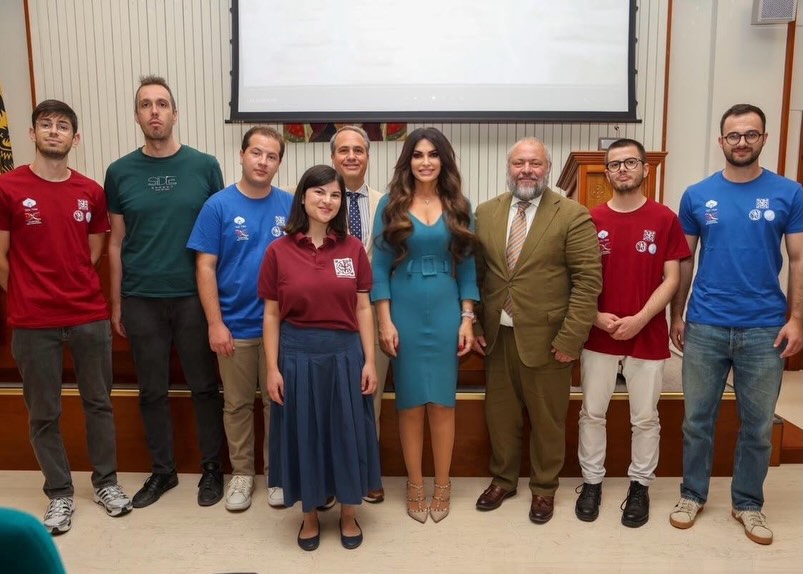 Στη Μονή Ορμύλιας στη Χαλκιδική η Κίμπερλι Γκίλφοϊλ