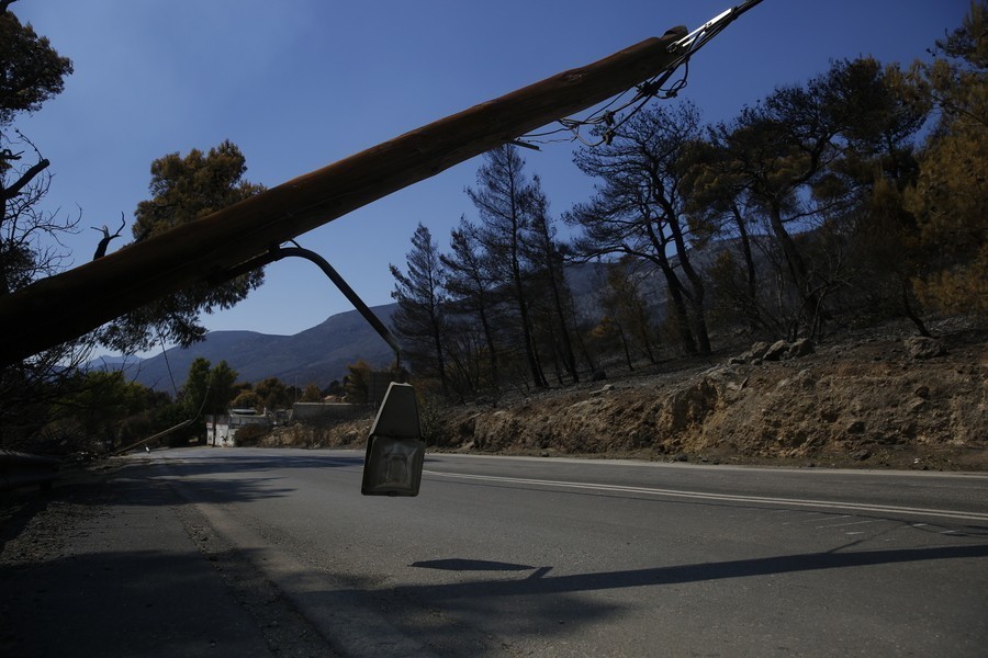 Καμμένο κολώνα ηλεκτρισμού στο Πόρτο Γερμενό