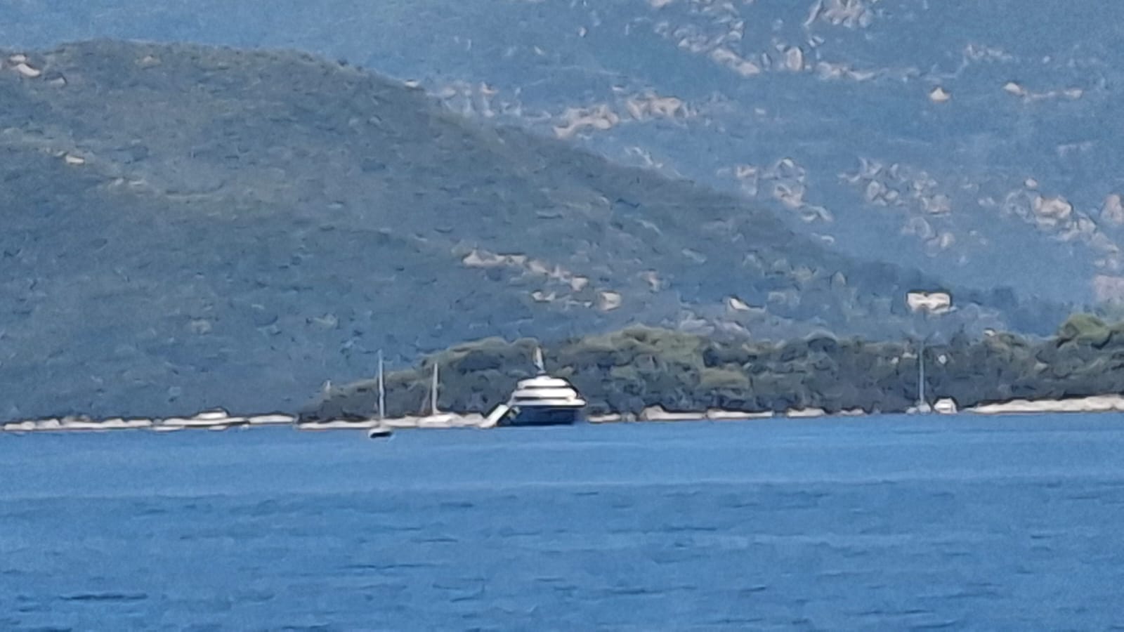 Στον Σκορπιό το mega yacht Loon