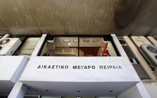 Φωτιά σε υπόγειο χώρο των Δικαστηρίων στον Πειραιά