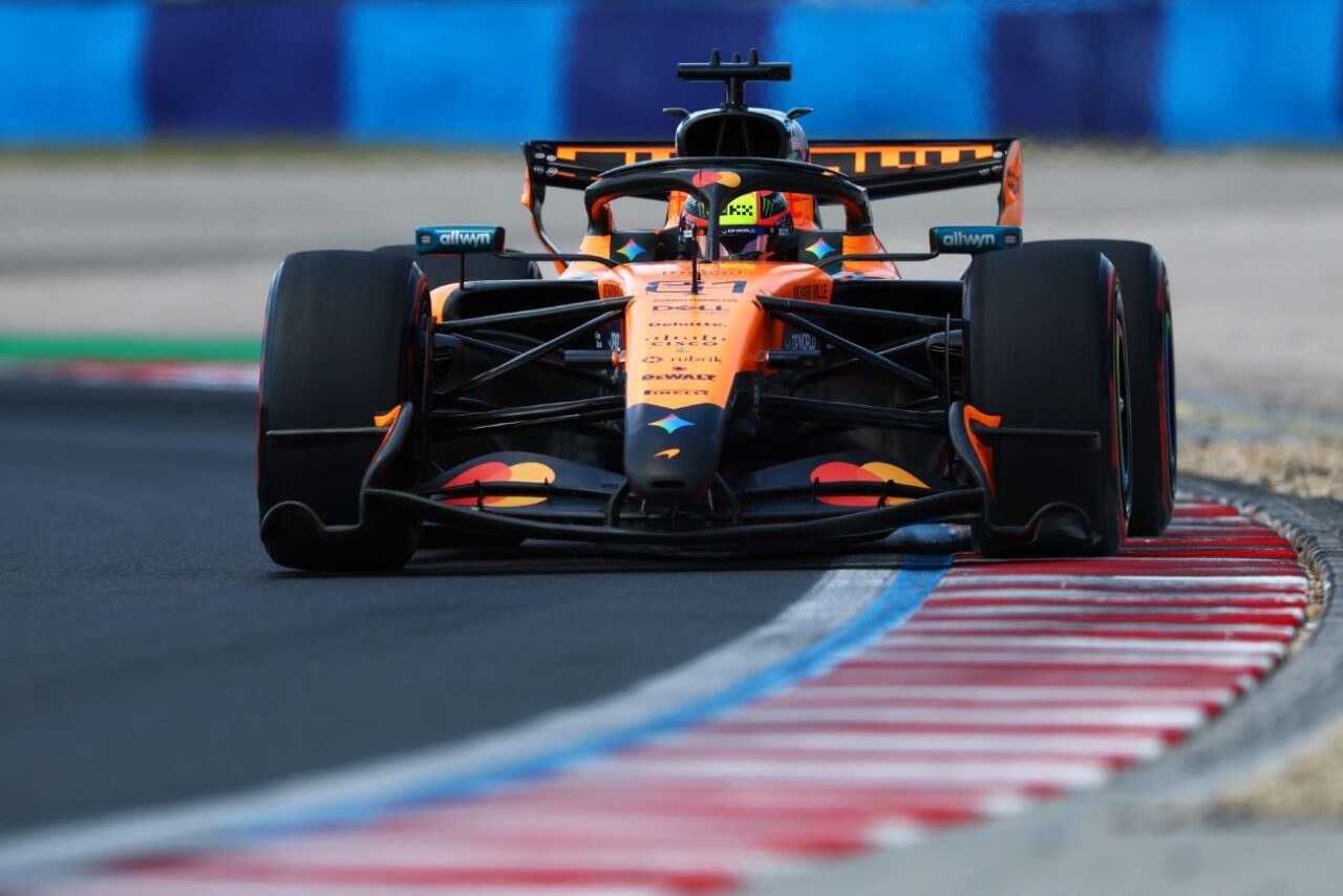 Η υπεράσπιση του τίτλου για την McLaren ξεκίνησε με αρκετά εμπόδια, παρά την εξαιρετική πορεία, πέρυσι