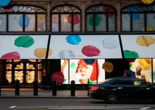 Η βιτρίνα Yayoi Kusama x Louis Vuitton στα Harrods - φωτογραφία Kasia Bobula