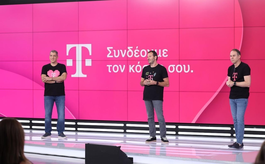 (από αριστερά) Παναγιώτης Γαβριηλίδης – Chief Commercial Officer Consumer Segment Ομίλου ΟΤΕ, Δημήτρης Μιχαλάκης – Chief of Corporate Communications, Sustainability & Channel , Productions Ομίλου ΟΤΕ, Κώστας Νεμπής - Πρόεδρος & Διευθύνων Σύμβουλος Ομίλου ΟΤΕ