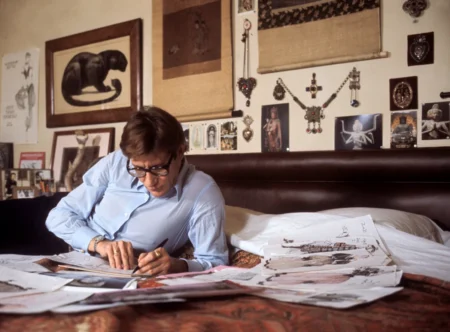 Ο Yves Saint Laurent στην οικία του στο Παρίσι