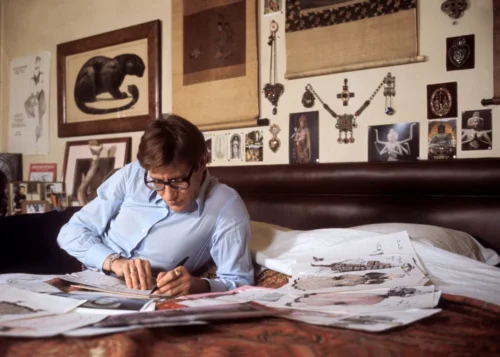 Ο Yves Saint Laurent στην οικία του στο Παρίσι