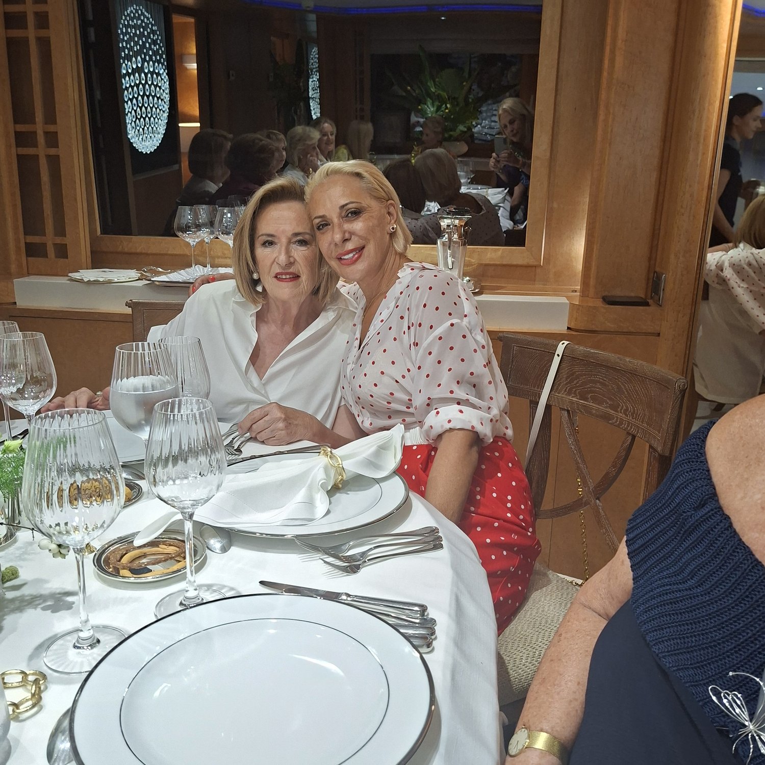 Στέλλα Καραΐνδρου, Έφη Τσεβά