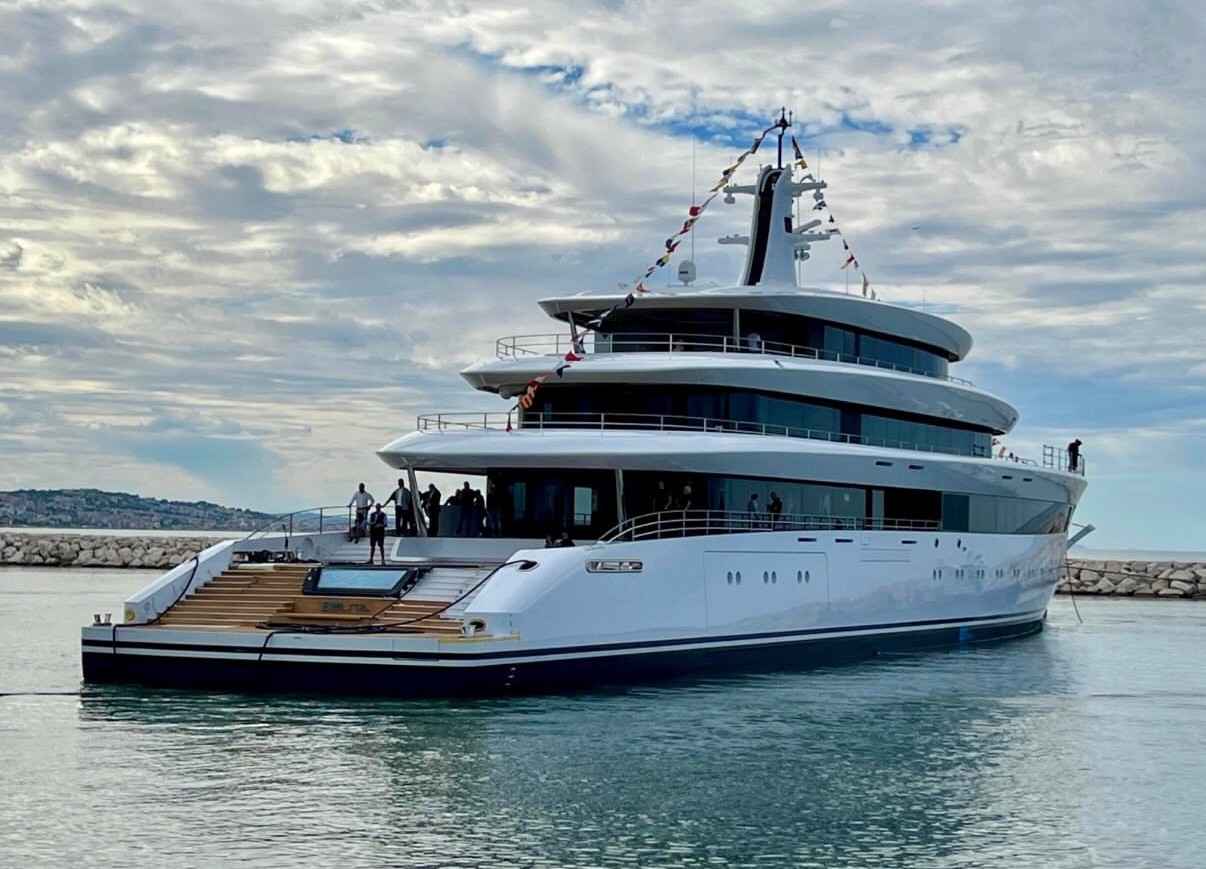 Το νέο μεγαθήριο yacht του Γιάννη και της Δήμητρας Κούστα