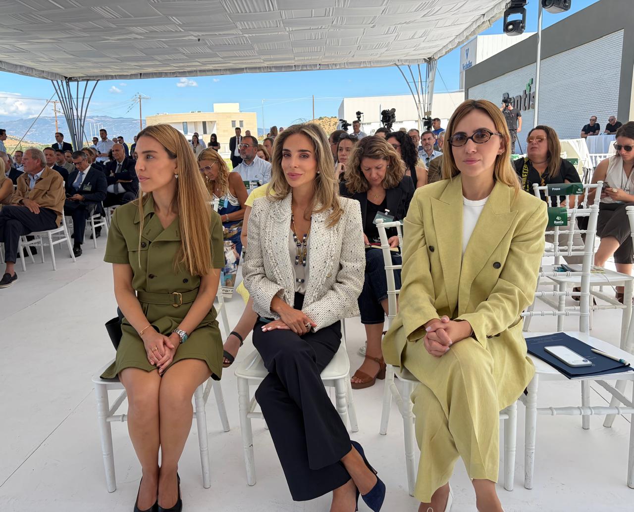 Οι Αμαζόνες του Άδωνι. Από αριστερά προς τα δεξιά: Δάφνη Νικολάου, Λίλιαν Βιλδιρίδη, Χριστίνα Κράββαρη.