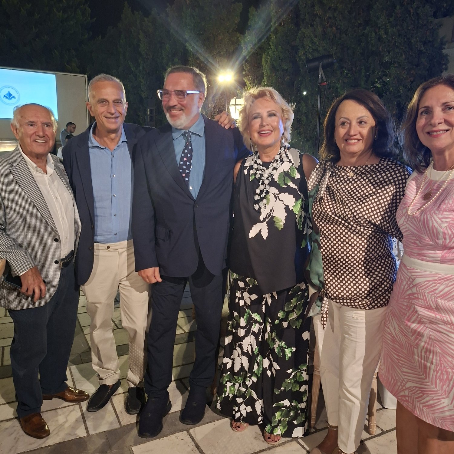 Μάρκος Μαρινάκης από την Νέα Υόρκη, ο εφοπλιστής Αριστείδης Πίττας, Νίκος Τσάκος, Όλγα Μπορνόζη, Μαρία Μαρινάκη, Ειρήνη Νοτιά