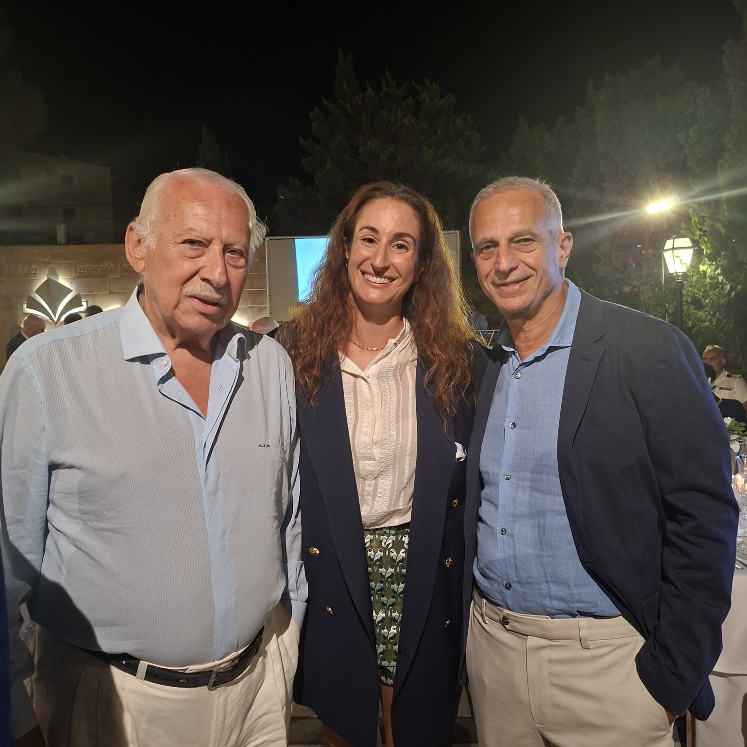 Νίκος Μαυριδόγλου με την κόρη του Μαρία και τον Αριστείδη Πίττα