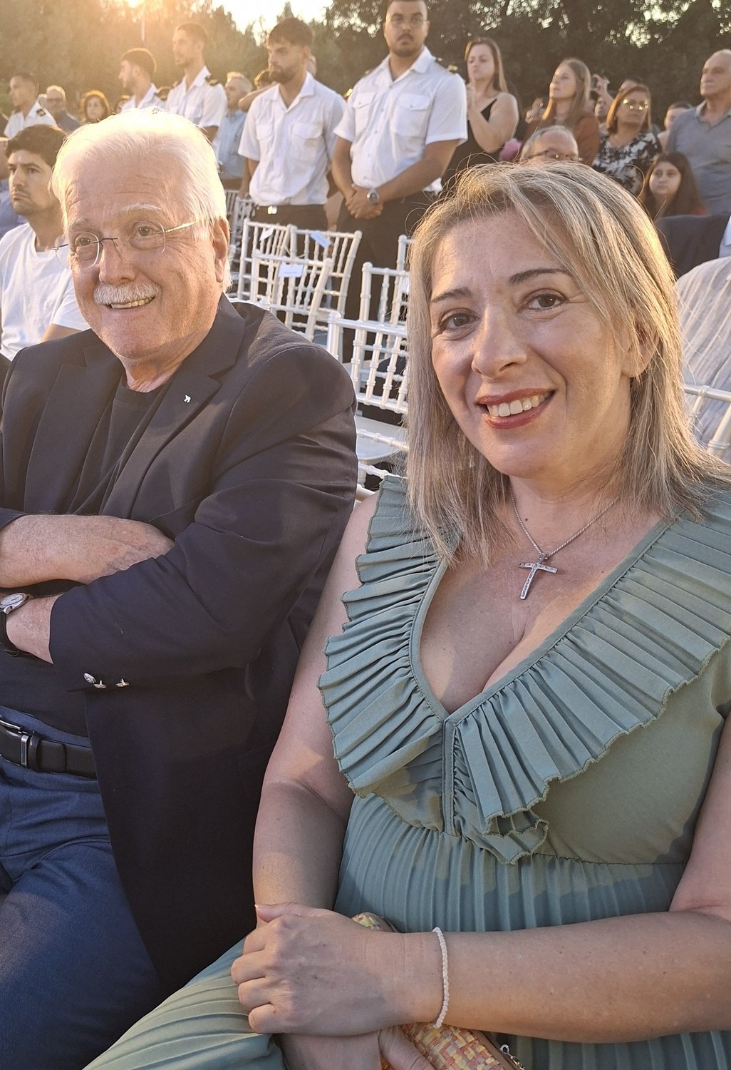 Ο δημοσιογράφος Δημήτρης Καπράνος με την κυρία Ελένη Πέτρακα, επικεφαλής του Νοσηλευτικού του νοσοκομείου Μεταξά