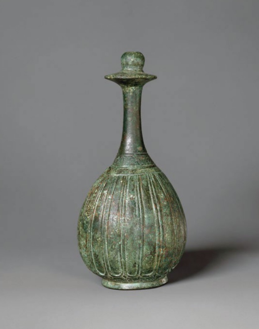 Χάλκινο απορραντήριο. Ύψος 16,5 εκ. (350-300 π.Χ.)