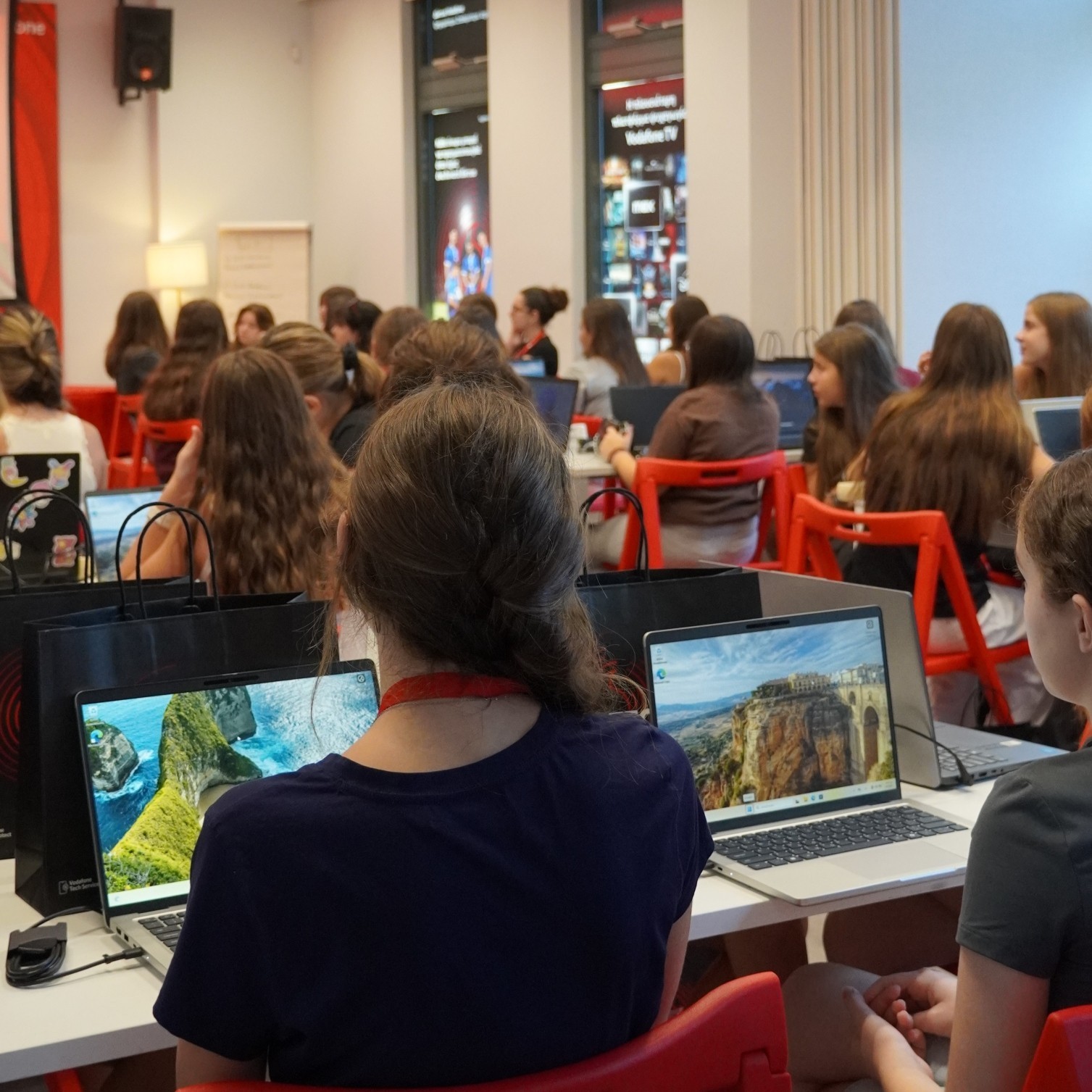 Code Like a Girl: Η τεχνολογία γίνεται η αφετηρία για μια νέα γενιά δημιουργών και καινοτόμων ιδεών