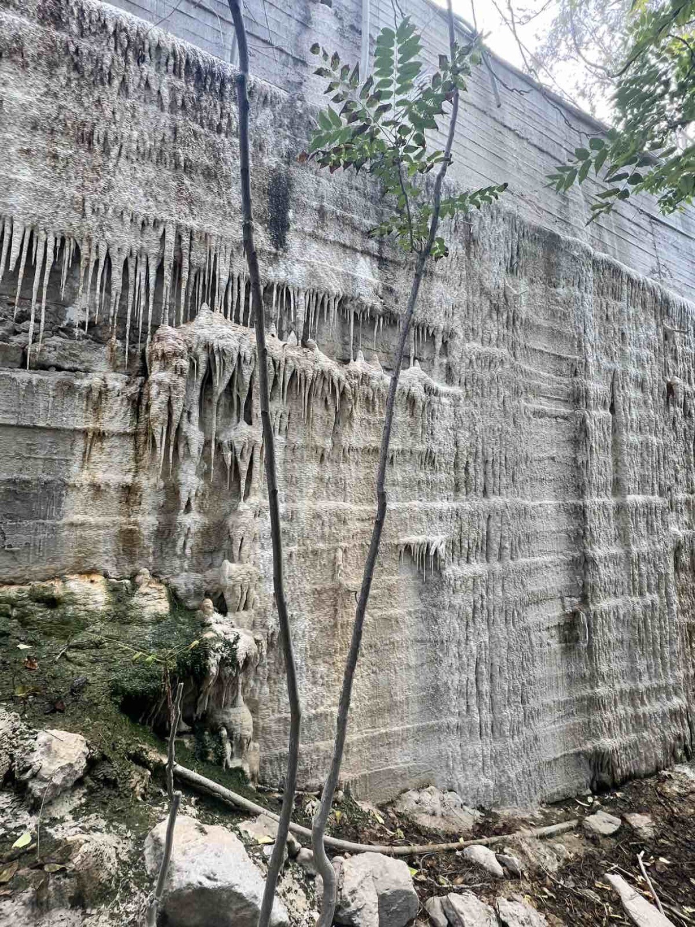 Εικόνες που κατέγραψαν οι Αρχές από την ρύπανση στη Μεταμόρφωση