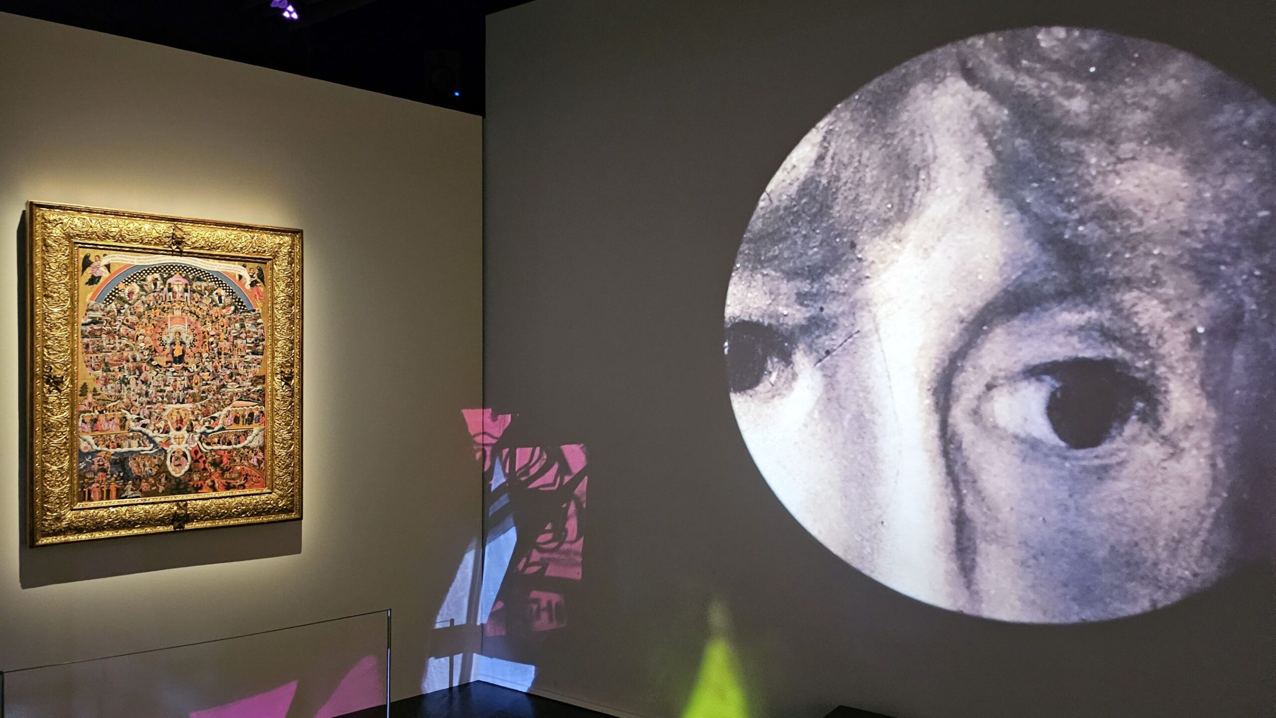 Άποψη της έκθεσης για τα «Cahiers d’ art»
