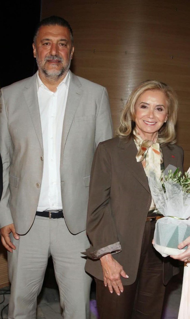 Ο Δήμαρχος Παλαιού Φαλήρου Γιάννης Φωστηρόπουλος με την Πρόεδρο του ΜΑΝΑ Randa Ghandour