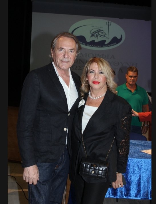 Ο διάσημος μακιγιέρ Φρέντυ Καλομπράτσος με την Αντιδήμαρχο Παλαιου Φαλήρου Μαρία Μιχαλοπούλου