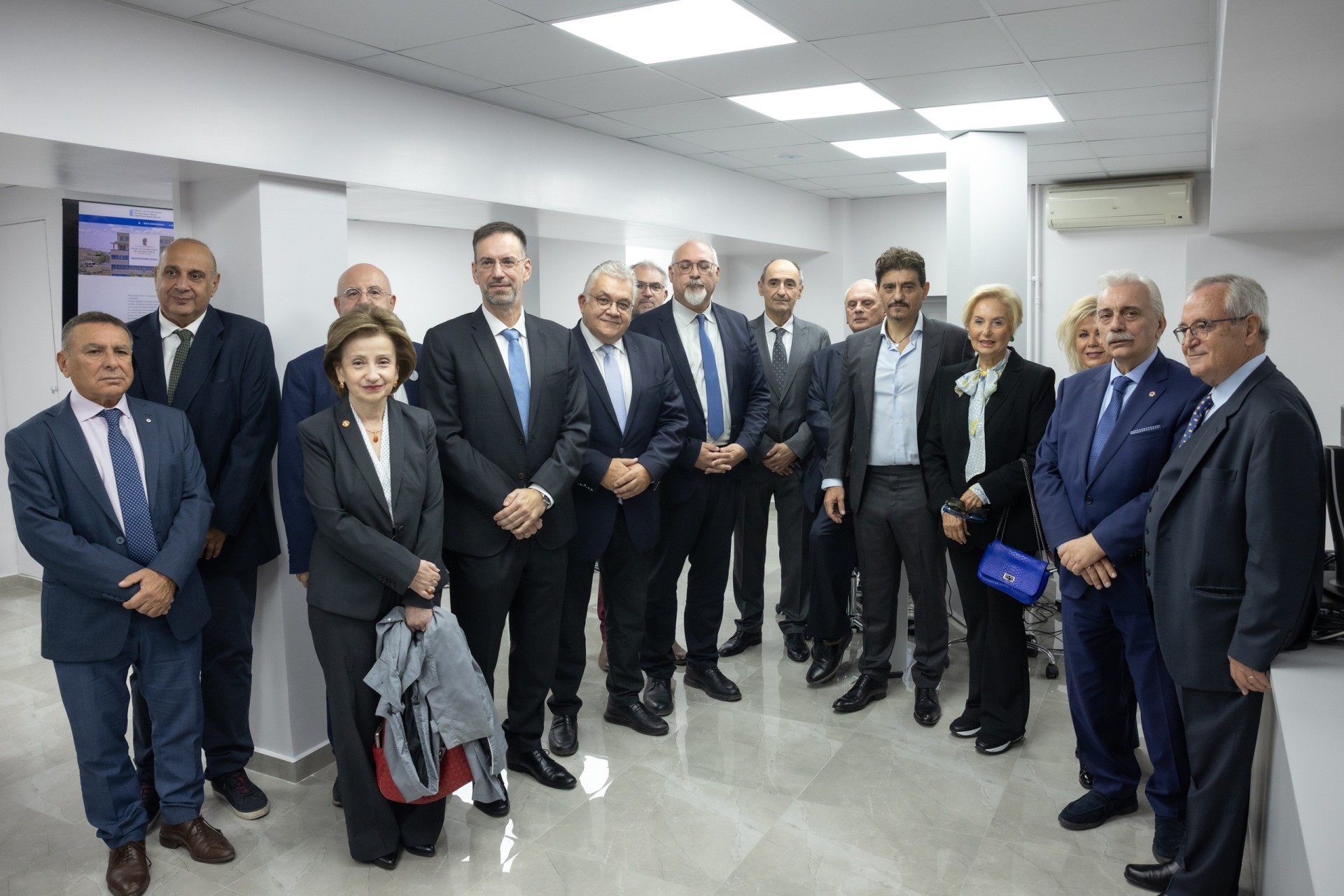 Η ανακαίνιση σε εργαστήρι της οδοντιατρικής σχολής έγινε από το Ίδρυμα Παύλος Γιαννακόπουλος