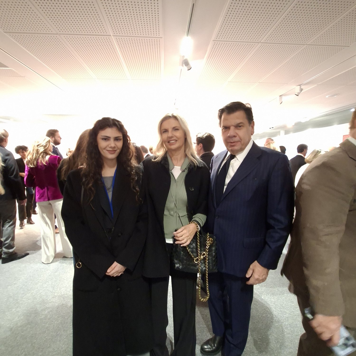 Η Πριγκίπισσα Lulwa Turki bin Faisal Al Saud, η ελληνίδα μητέρα της Δέσποινα Σαχίνη, ο δημοσιογράφος Δημήτρης Λυμπερόπουλος