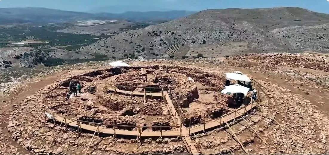 Ausgrabungen auf den Papoura Hügel